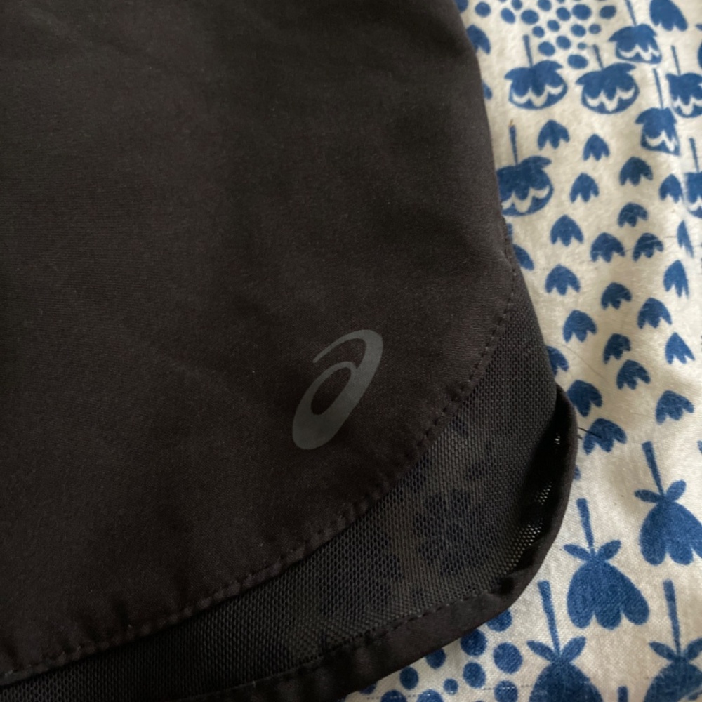 Asics Black Shorts - Picture 2 of 3